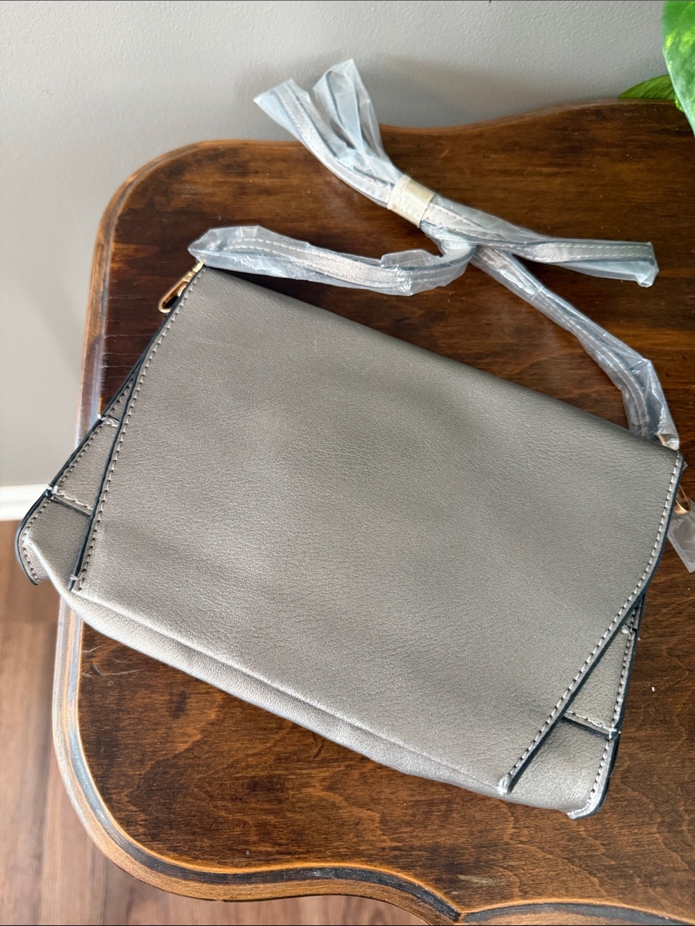 Minimalist Gray Crossbody Bag with Adjustable Strap